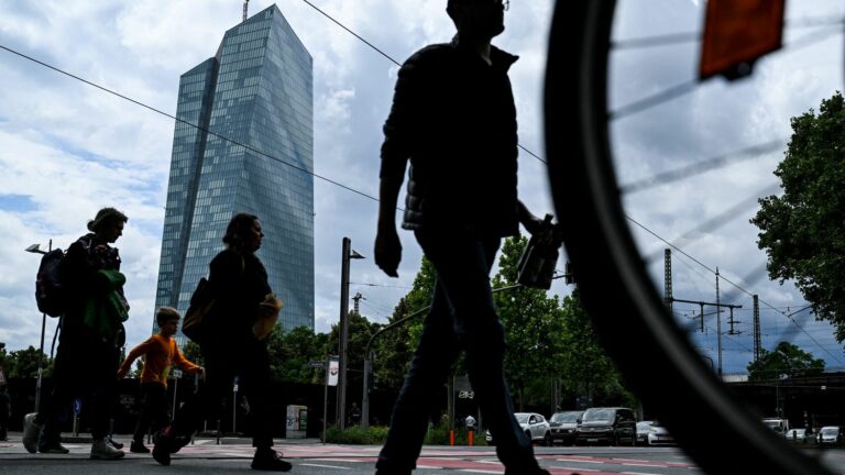 4 out of 10 employees suffer from burnout at the European Central Bank, according to a survey