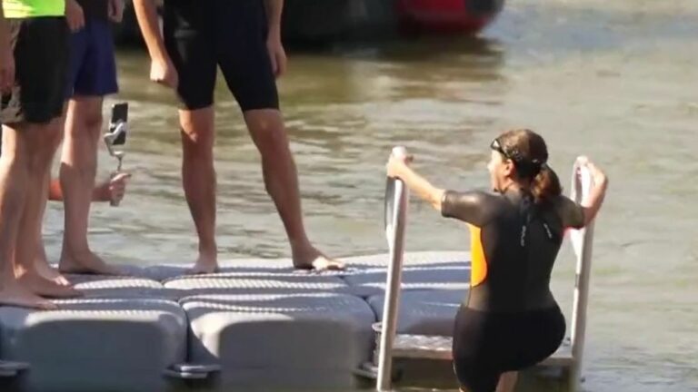 Anne Hidalgo kept her promise to swim in the Seine