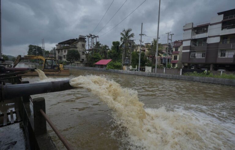 At least ten dead and injured in landslides in India