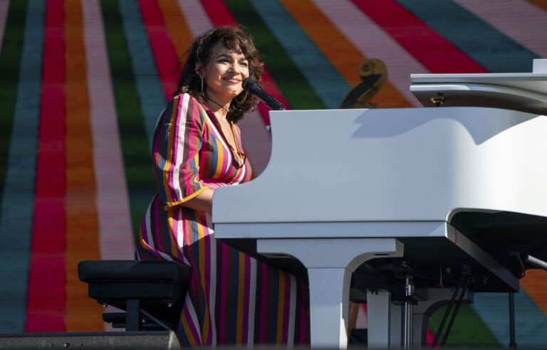 At the Montreal International Jazz Festival, the family tunes of Martha Wainwright and Norah Jones