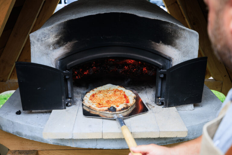 Baie-Saint-Paul | Gathered around the wood oven