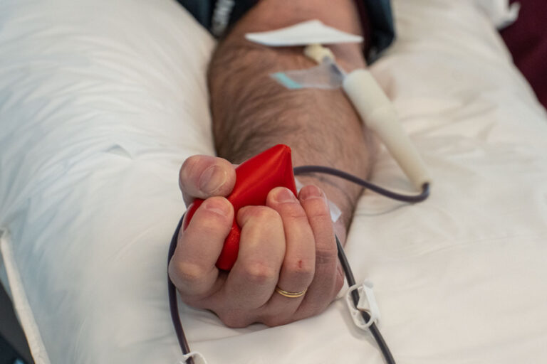 Blood donations among young people | Héma-Québec is concerned about the decline