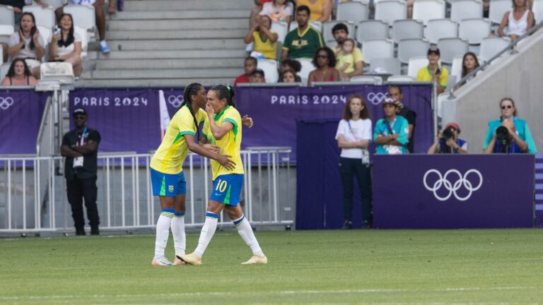 Brazil legend Marta bursts into tears after receiving a red card that deprives her of the quarter-final against Les Bleues