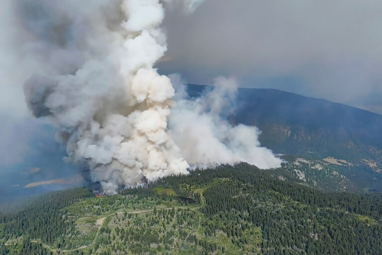 British Columbia | More than 250 wildfires still burning as heatwave persists