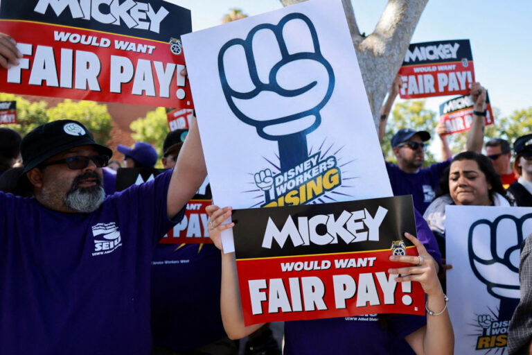 California | Disneyland Park Avoids Strike After Union Agreement