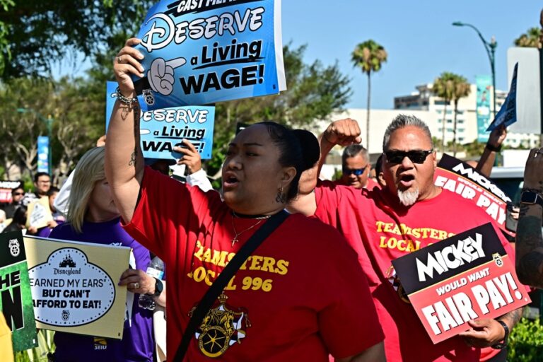 California | Disneyland workers get strike mandate