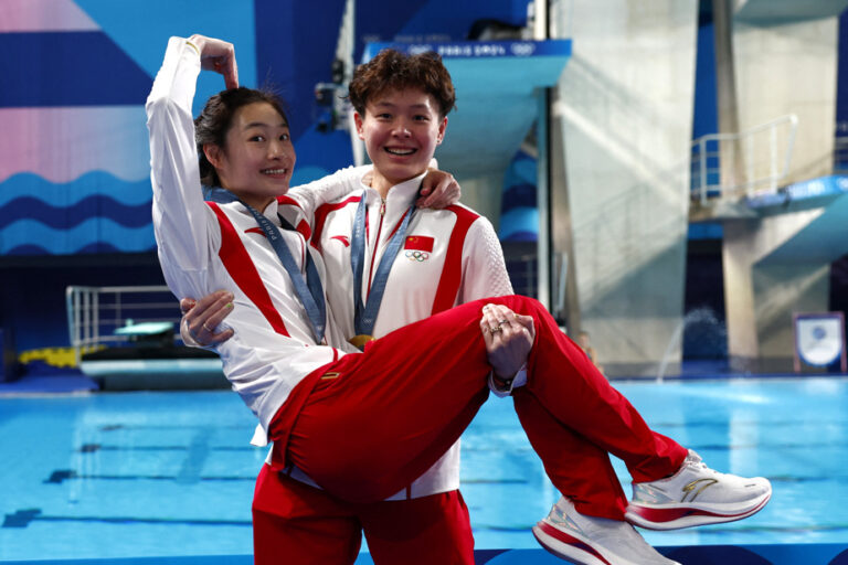 China wins first diving gold medal