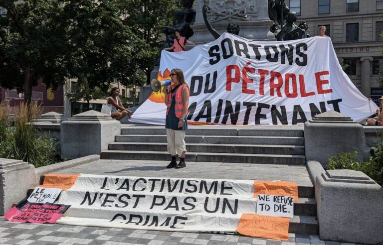 Demonstration at Phillips Square: environmental group Dernière Génération calls for an end to the exploitation of fossil fuels