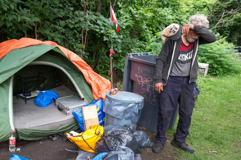 Dismantling of a camp in Rosemont | “It was my home”