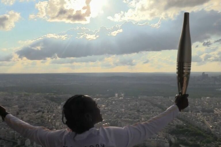 Eiffel Tower, République, Insep… what to remember from the passage of the flame in Paris