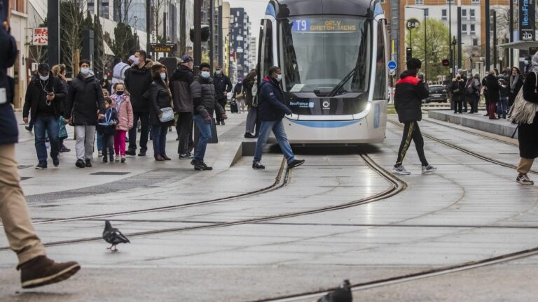 Eight injured in collision between two trams in Val-de-Marne