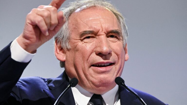 “Everything I can do to bring people together instead of dividing them, I will do it,” says François Bayrou, who does not rule out Matignon