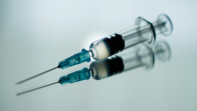 Five questions about the resurgence in cases and new vaccination recommendations