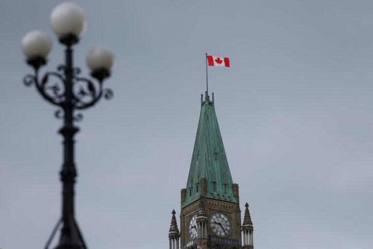 Flag of Canada | A century of waiting for a souvenir of parliament