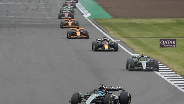 George Russell in the lead, Pierre Gasly retires… Follow the British Grand Prix