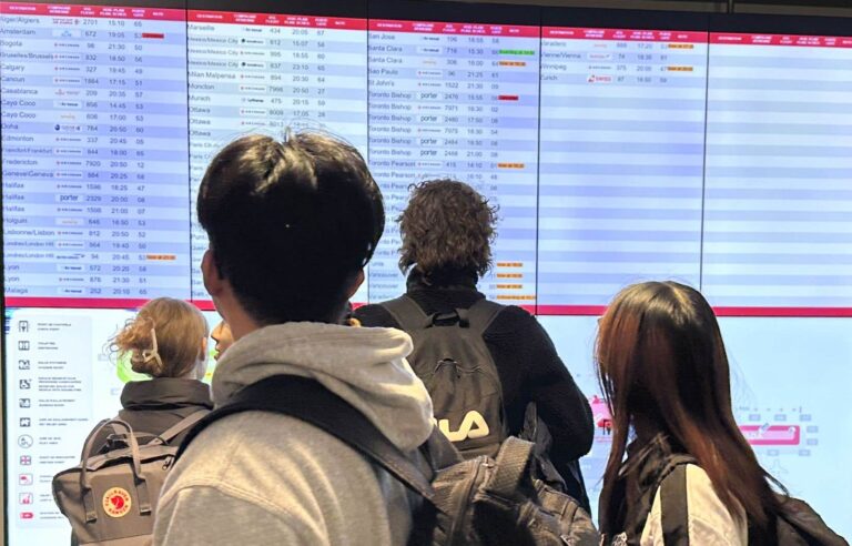 Global computer outage disrupts services at Canadian airports