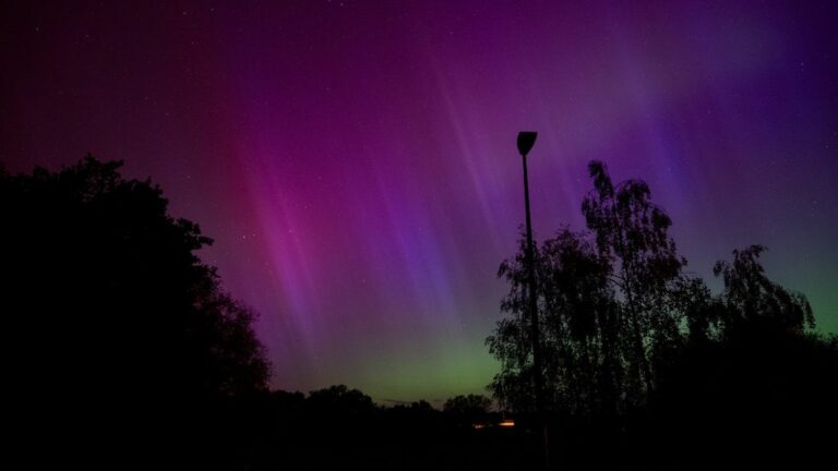 Green, red, pink… Why are the northern lights multi-colored?