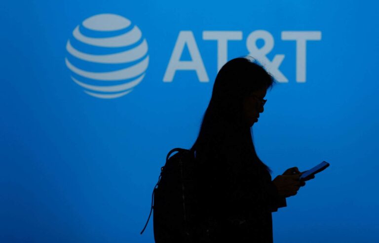 Hackers Steal AT&T Customer Data