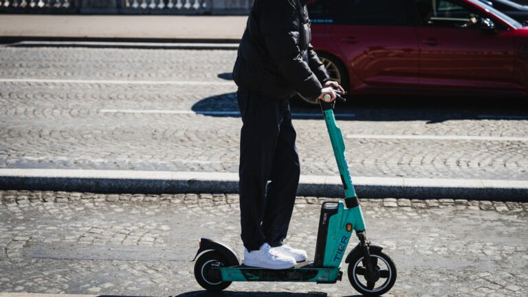 “I touch wood because I’ve never had any problems”… When electric scooter drivers play with fire by riding without insurance