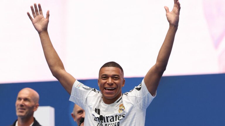 “I will give my life for this club,” promises Kylian Mbappé in front of Real Madrid fans