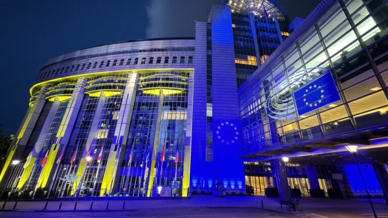 In Brussels, the legislative elections are closely followed within the European institutions