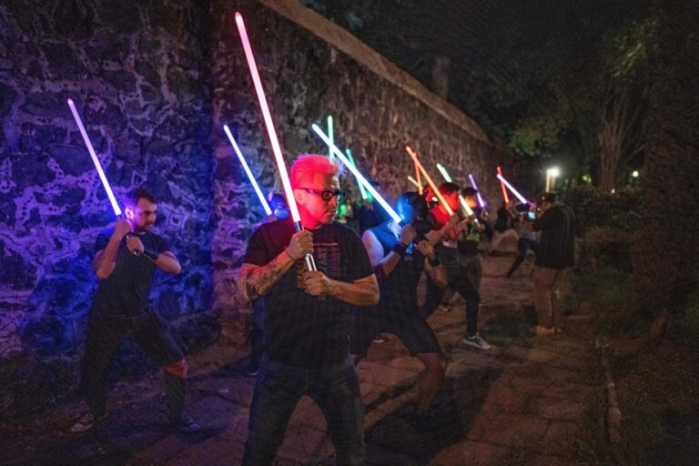 In Mexico, fencing lessons in the “Star Wars” style