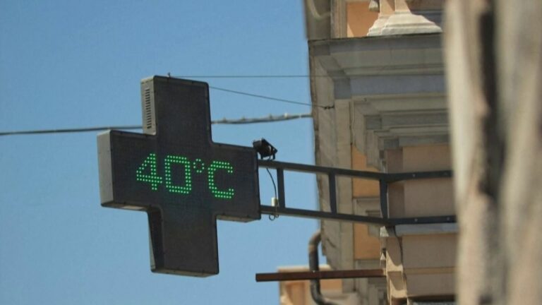 In Rome, tourists are suffocating due to the heat wave