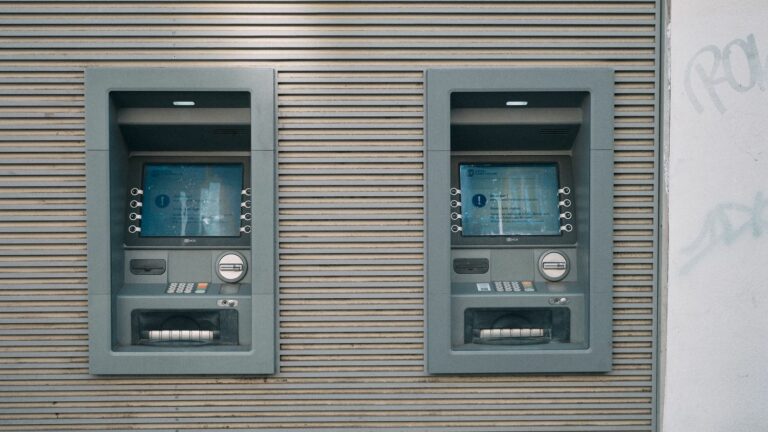 In one year, France has lost around 2,000 ATMs