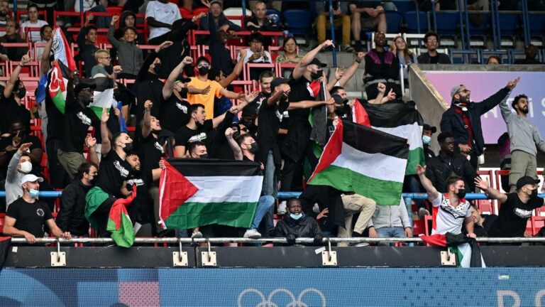 Investigation opened after anti-Semitic gestures and banner displayed during Israel-Paraguay football match