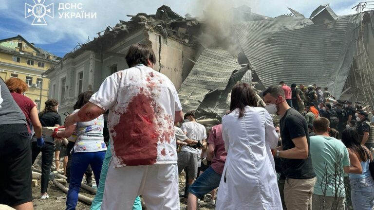 “It’s a tragedy, a catastrophe, terrorism,” denounce caregivers, traumatized after the attack on a pediatric center in kyiv