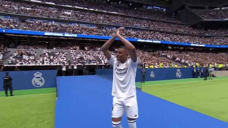 Kylian Mbappé applauded by supporters during his official presentation