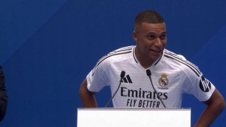 Kylian Mbappé was presented at the Santiago Bernabeu