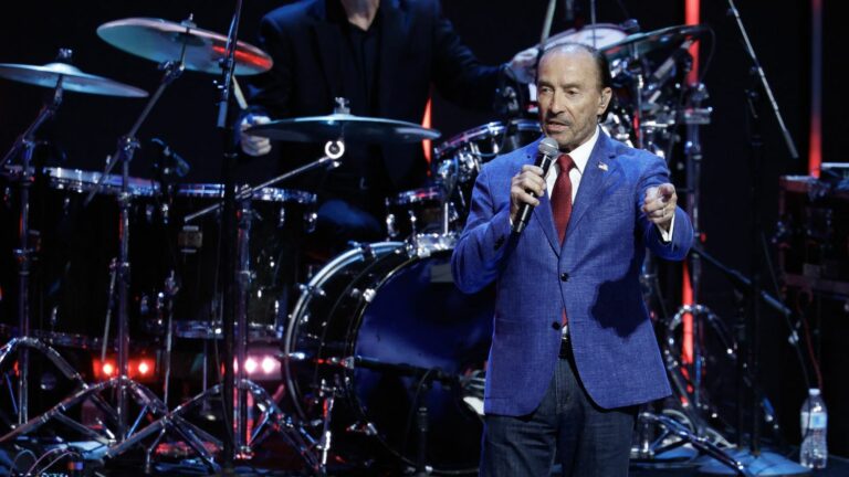 Lee Greenwood, covered by Beyoncé… Four things to know about “God bless the USA”, this song that has become the anthem of Donald Trump’s supporters