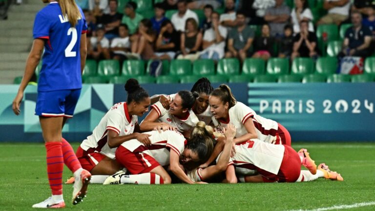 Les Bleues lose by the skin of their teeth to the Canadian Olympic champions and lose the lead in their group