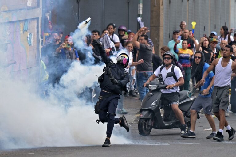 Maduro re-elected in Venezuela | One dead in spontaneous protests