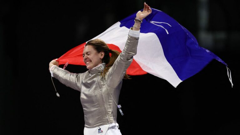 Manon Apithy-Brunet wins gold in sabre after a historic French duel against Sara Balzer