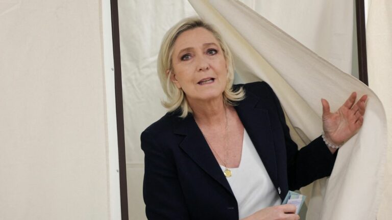 Marine Le Pen rejects the far-right label for the RN, placing the party “between the centre right and the centre left”