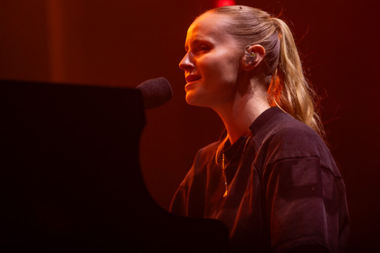 Montreal International Jazz Festival | An emotional evening with Charlotte Day Wilson and Jeremy Dutcher