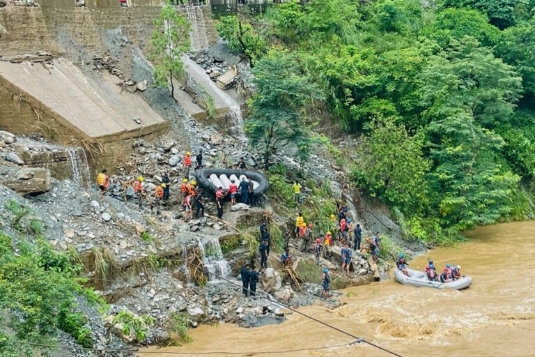 Nepal | Two buses swept away by landslide, around sixty missing