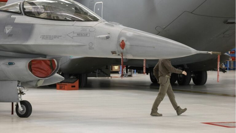 Netherlands promises to start delivering F-16s to Ukraine “without delay”