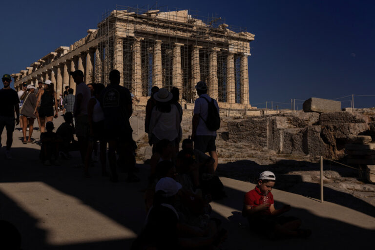 New heatwave in Greece | Acropolis of Athens partially closed