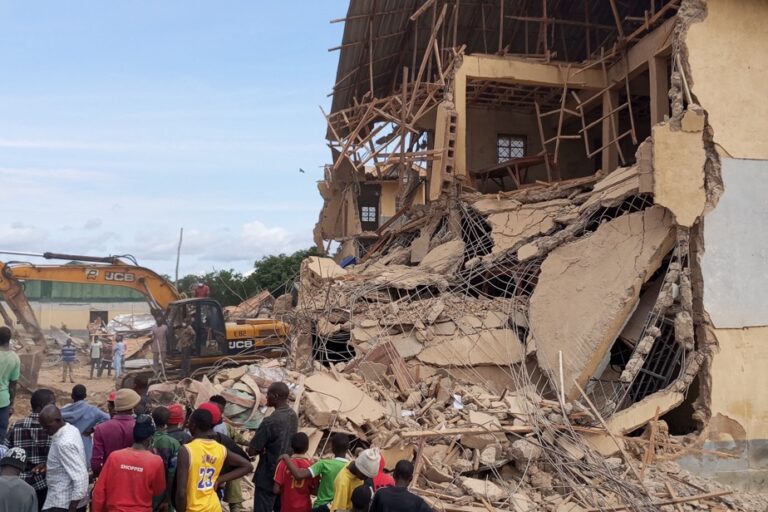 Nigeria | At least 16 students killed in school collapse, others trapped