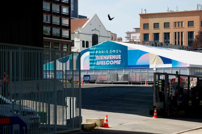 Paris 2024 | The first athletes have arrived at the Olympic Village