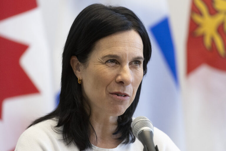 Pro-Palestinian protesters | Valérie Plante evacuated during a district council meeting on Tuesday