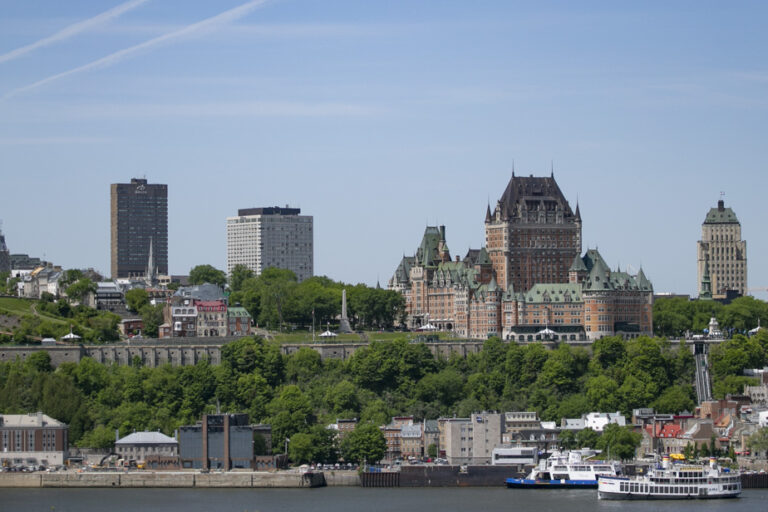 Quebec City | Blue-collar workers on strike for six days