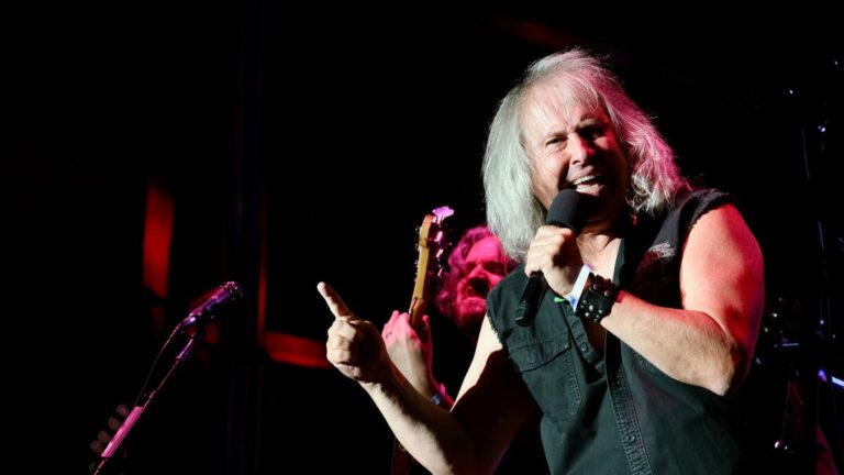 Quebec Summer Festival: Old hands give a rock lesson at Parc de la Francophonie