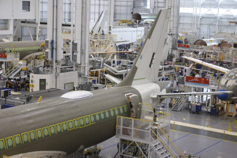 Quebec puts money back into the A220 | More than 400 million to remain a shareholder