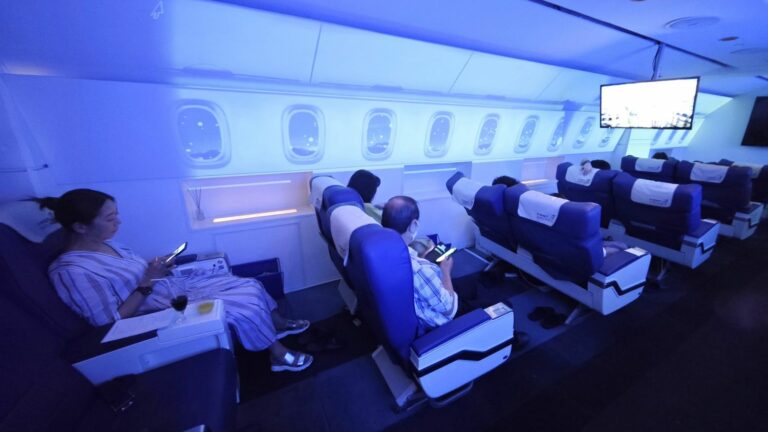 REPORTAGE. In Japan, a fake airline simulates trips to Paris with “a feeling close to a flight and a stay abroad”