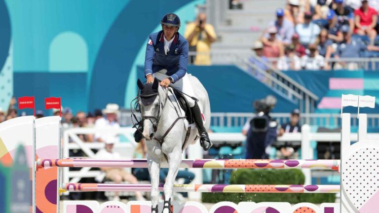 Silver medalist, the French eventing team realizes the Olympic dream of Thaïs Meheust, rider who died in an accident