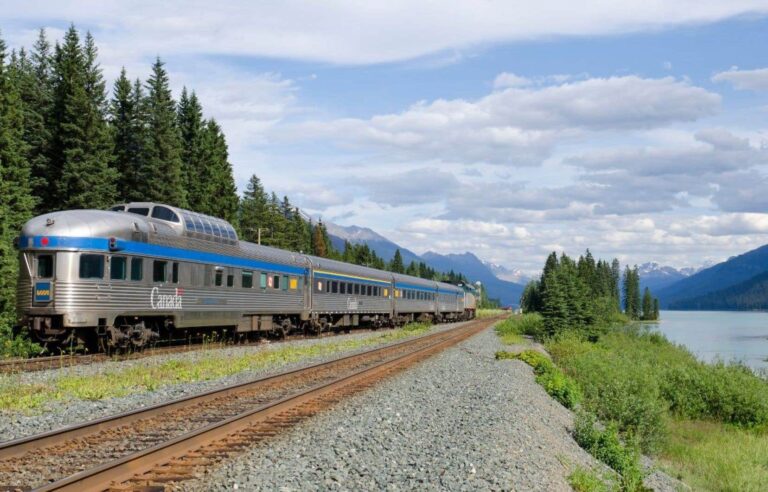 Slow down on the Canadian, the train that connects Toronto and Vancouver